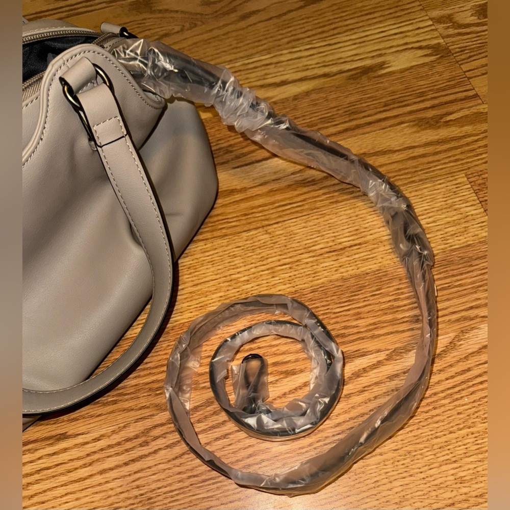 Simply Vera • Vera Wang Purse • NWT - Picture 6 of 7